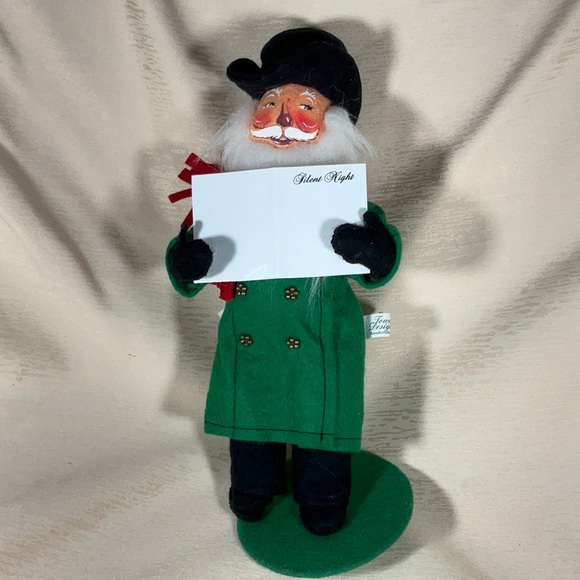 Rare 2005 Town’s Design-Annalee Dolls-12” Caroller - Picture 9 of 9